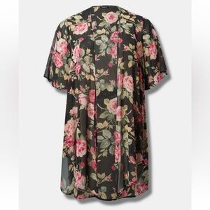 Torrid Black Floral shirttail kimono